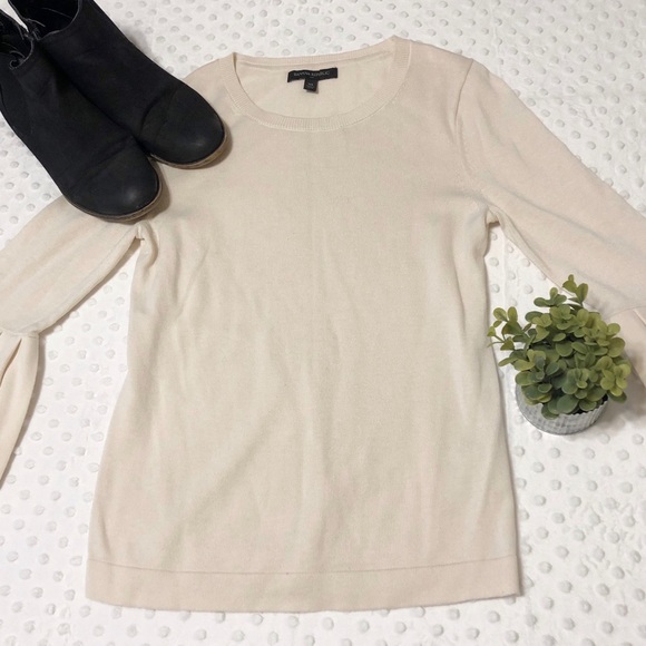 Banana Republic Sweaters - Banana Republic Sweater w/Bell Sleeves
